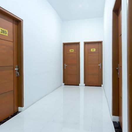 Super Oyo 839 Royal Guest House Medan Exterior foto