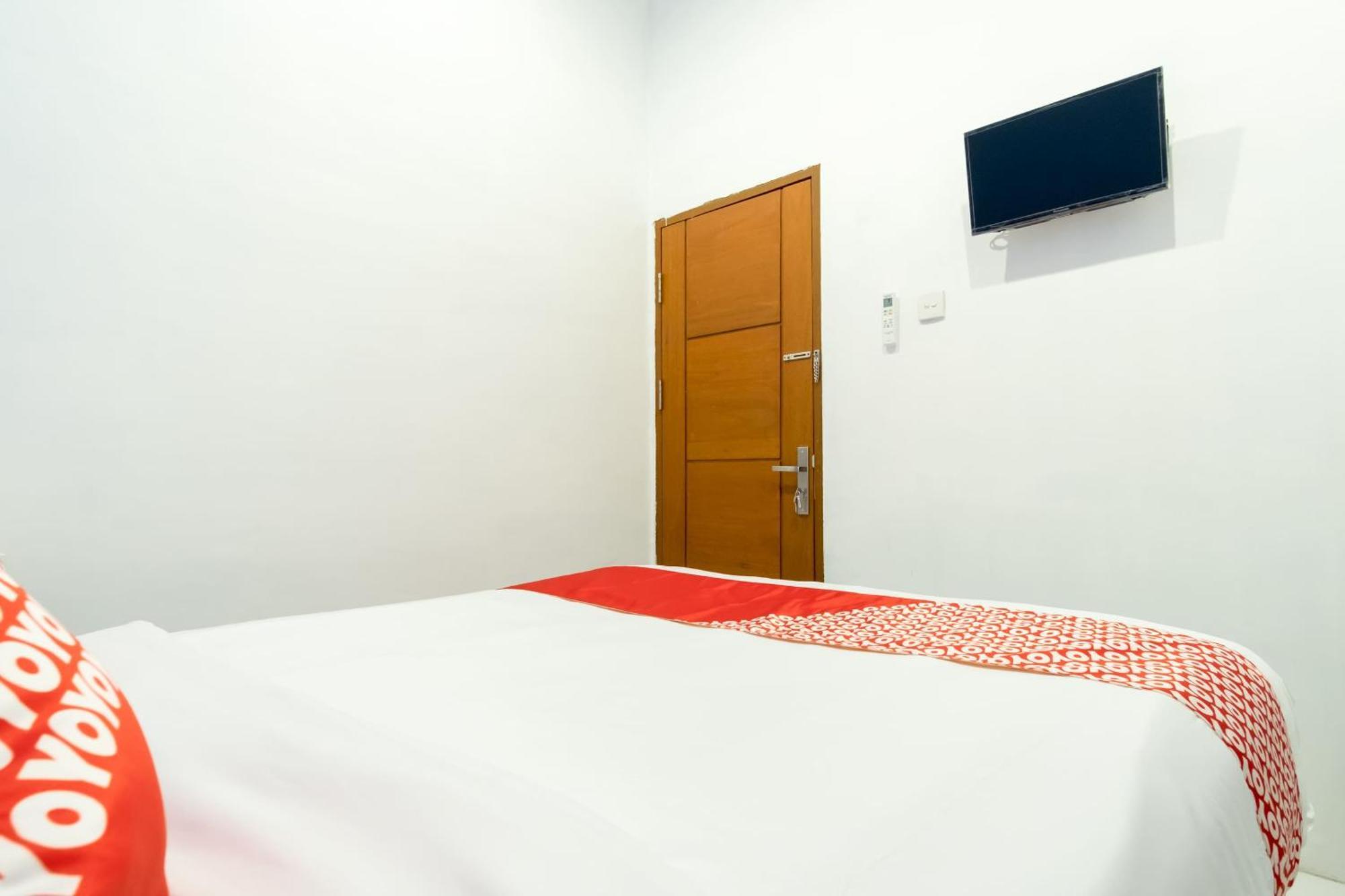 Super Oyo 839 Royal Guest House Medan Exterior foto